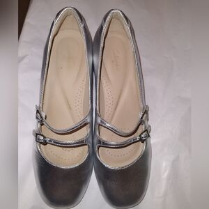 Clarks "Daiss" Mary Jane Shoes